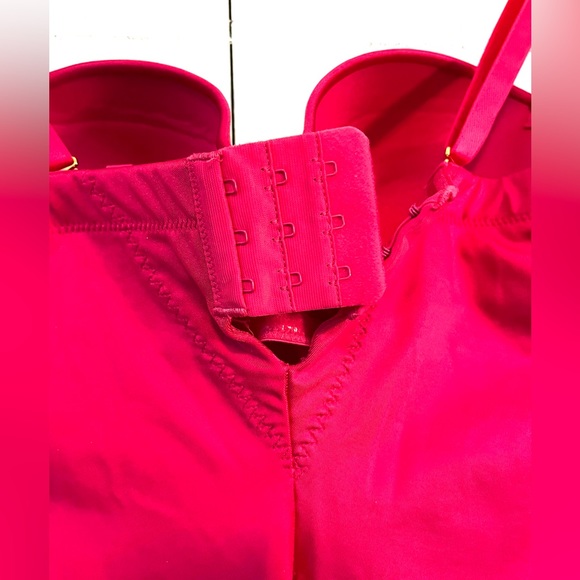 Victoria’s Secret Pink Power Figure Cupped Shaping Slip size 34D - Picture 13 of 15